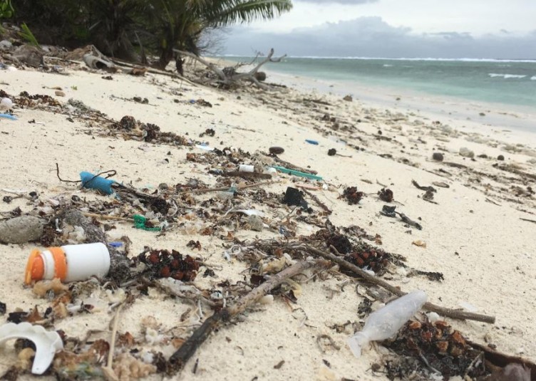 414 million pieces of plastic found on remote islands